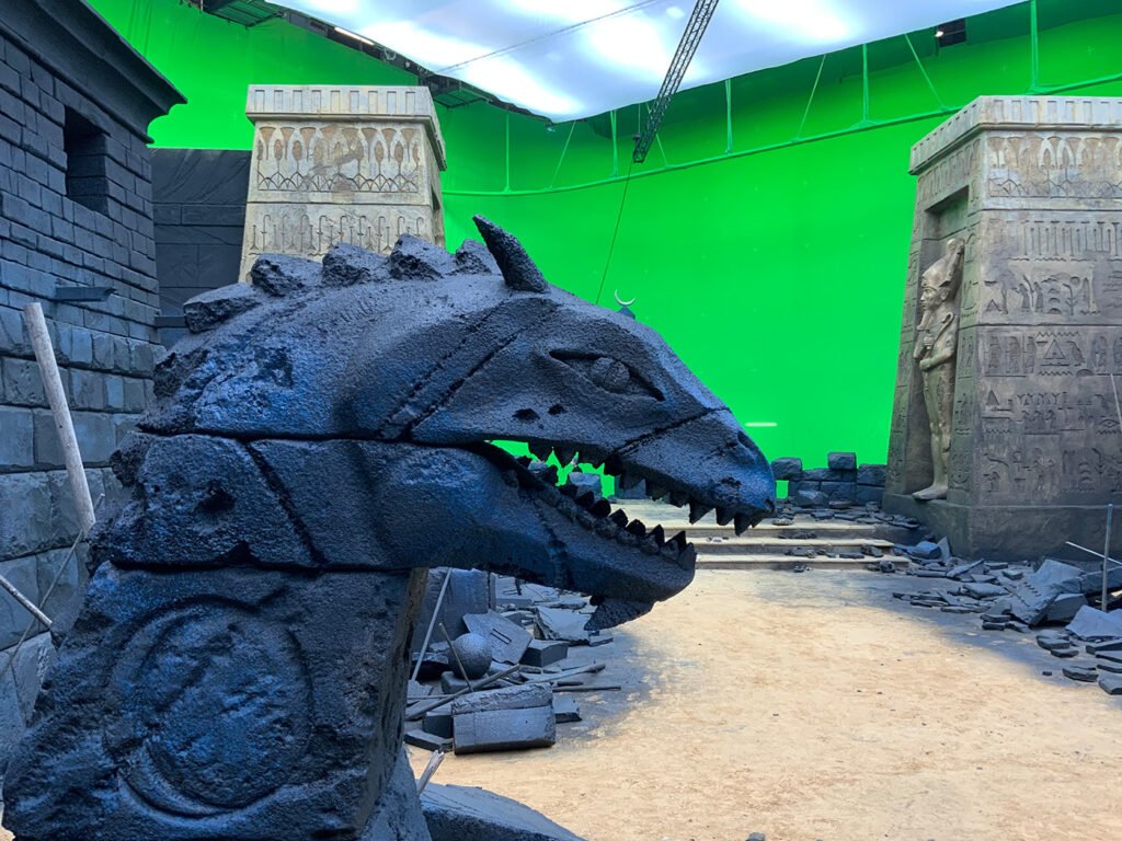 <p>Kulissenbau und Oberflächen für ‘The Magic Flute’ ‘Zauberflöte’,  Roland Emmerich Produktion</p>
