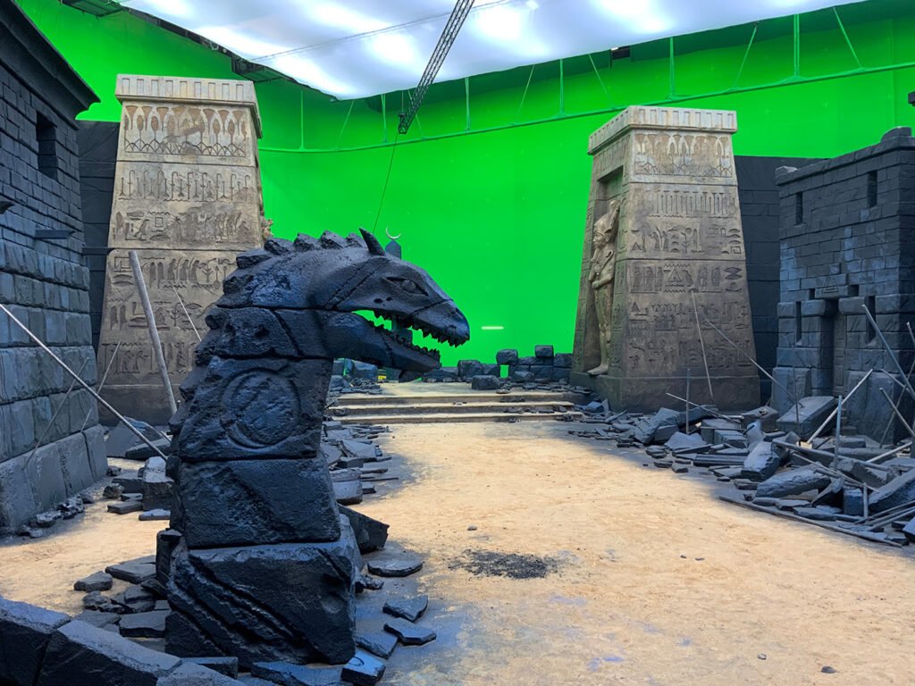 <p>Kulissenbau und Oberflächen für ‘The Magic Flute’ ‘Zauberflöte’,  Roland Emmerich Produktion</p>
